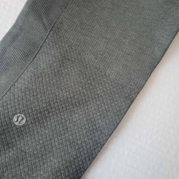 LULULEMON Women's Textured Seamless Ebb to street 16" Crop Leggings size 4 - Picture 9 of 10